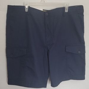 Men's IZOD cargo shorts